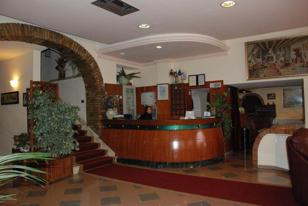 Hotel Ristorante Farese Melfi Exterior foto